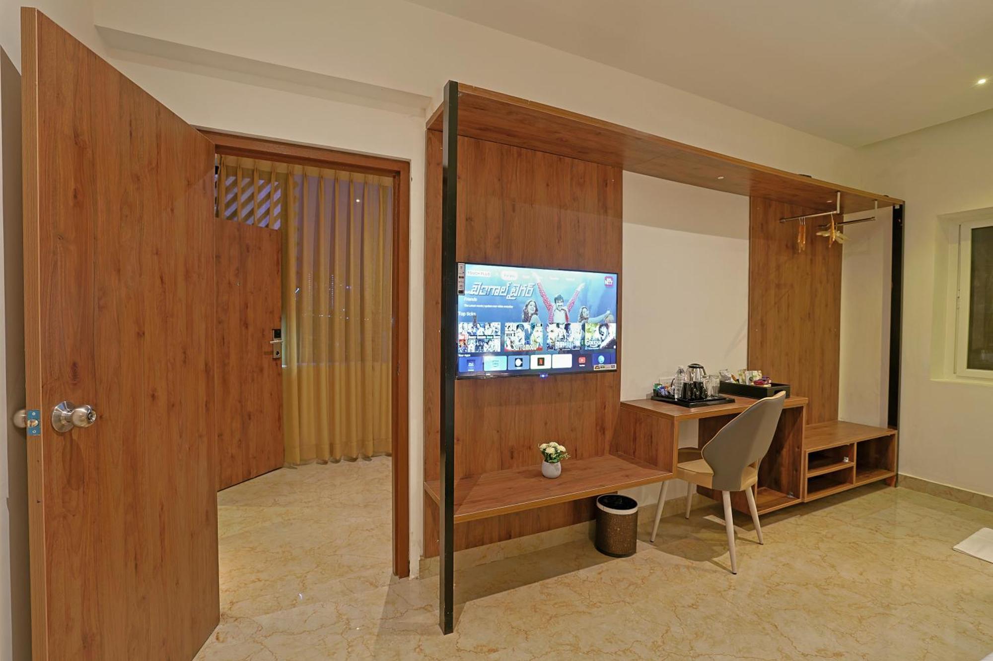 Grand Continent Hotel Gachibowli Near Us Consulate Екстер'єр фото