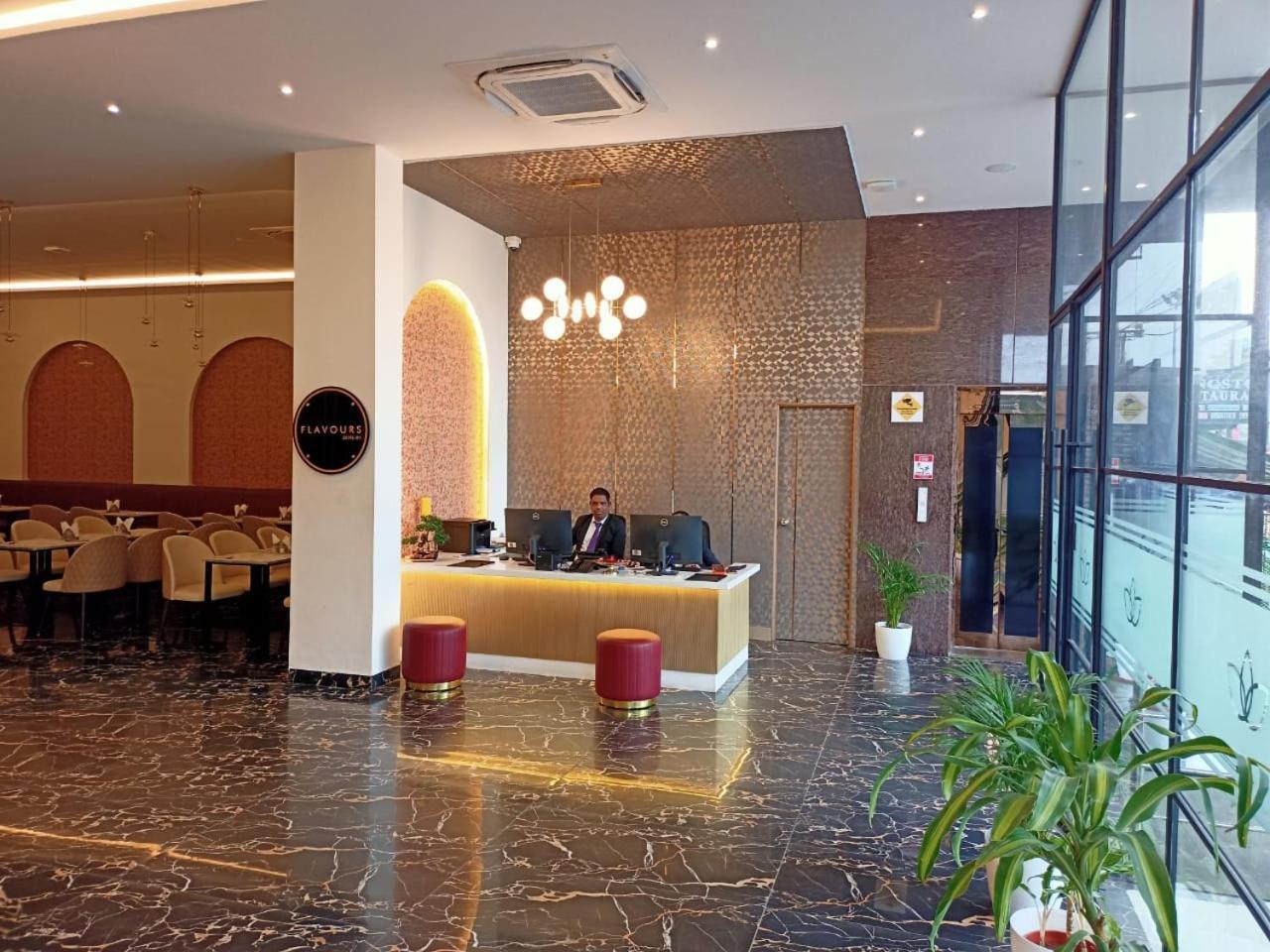 Grand Continent Hotel Gachibowli Near Us Consulate Екстер'єр фото